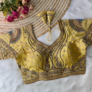 Blusa Nupcial Italiana de Seda Acolchada con Bordado Pesado, Latkans Hechos a Mano, Talla Ajustable 40-42, Elegante Ropa Pakistaní e India - Product Image 1