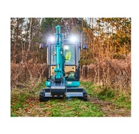 Excavadora Sunward SWE 20F/FED de uso pesado, construida con una batería de litio confiable y un mecanismo de acoplamiento rápido.