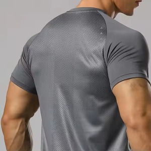 T-shirt personnalisé de sports d'été pour hommes en polyester respirant à séchage rapide avec style décontracté Logo personnalisé imprimé par sublimation - Product Image 2