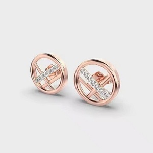 ต่างหูเพชรประกายสีโรสโกลด์สำหรับเจ้าสาวที่ออกแบบมาเพื่อเติมเต็มชุดของคุณในวันที่ยิ่งใหญ่ - Product Image 2