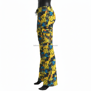 กางเกงขาบานผู้หญิง ผ้าโพลีเอสเตอร์ผสมสแปนเด็กซ์ พรีเมียม 230 GSM พิมพ์ลายแบบซับลิเมชั่นทั่วตัว พร้อมแผงกระเป๋าแบบคาร์โก้ รับสกรีนโลโก้ กางเกงขาบานผู้หญิง - Product Image 3