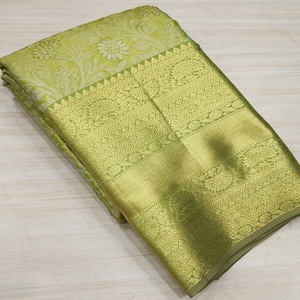 Saree de seda verde Pishwas hecho a medida con exquisito tejido Zari. Hecho de textura ligera de seda Premium. Ideal para bodas - Product Image 1