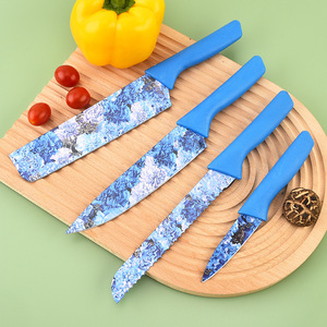 Ensemble de 6 couteaux de cuisine, design original imprimé en couleur, fabrication artisanale, acier inoxydable à haute teneur en carbone, lames antiadhésives, 17 cm, plastique - Product Image 1