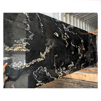 Grande dalle de granit moderne en pierre naturelle Dalles de granit noir indien poli pour comptoir de cuisine et escaliers