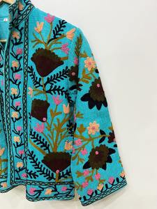 Veste en broderie Suzani faite à la main de couleur turquoise, veste d'hiver, veste courte Suzani, manteau brodé Suzani - Product Image 5