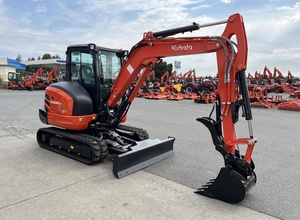 Mini-excavatrice Kubota KX040-4 de 4 tonnes avec cabine, hydraulique auxiliaire, godet d'excavation, brise-roche, pince à grappin - Product Image 1