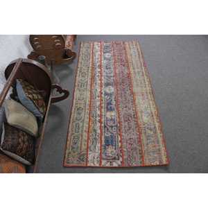 Tapis turc à accents floraux, 2,7 x 5,8 pieds, bleu et rouge, en laine vintage - Product Image 1