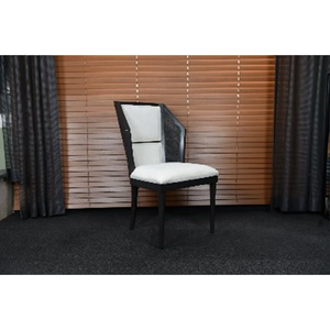 Chaise de salle à manger à dossier noir de qualité supérieure Détail élégant en rotin avec siège rembourré durable pour les hôtels et l'extérieur - Product Image 1
