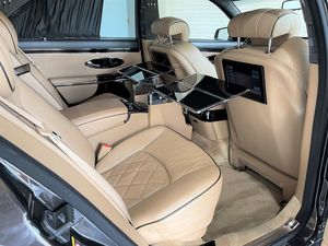 Maybach 57 SUV Coupé 2009, Vehículo Ejecutivo, Turbo, Cuero, Rines R18, Techo Metálico, Transmisión Automática Oscura, Volante a la Izquierda - Product Image 4