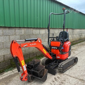 Miniexcavadora Compacta Kubota U10-3 con Asiento y Cucharón para Trabajos Agrícolas, de Jardinería y Construcción - Product Image 2