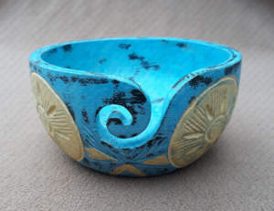 Bol en fil sculpté en bois antique 3527 poli Folk Art Artisanat Modèle coloré Décoration pour la maison pour Noël par AYAANS - Product Image 3