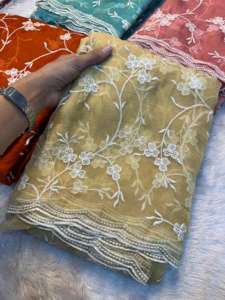 Sari/Shari de Seda con Hilo Suave y Bordado, el Más Vendido, para Mujeres Adultas, de la India, en Stock - Product Image 2