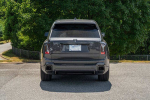 Rolls-Royce Cullinan Black Badge 2025 d'occasion – SUV de luxe haut de gamme avec sièges arrière exécutifs, éclairage et système d'infodivertissement de haute technologie – Importé du Japon - Product Image 5