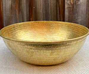 อ่างล้างหน้าทรงกลมแบบแขวนผนัง ทำจากทองเหลืองขัดเงาแบบตอกลาย งานแฮนด์เมด - Product Image 5