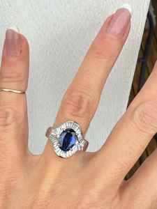 Bague de cocktail en or massif 14 carats avec saphir bleu naturel taille ovale et diamants taille baguette et taille rond sertis en canal, bague de mariage OEM - Product Image 4