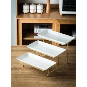 Bandeja de repostería de 3 niveles de metal artesanal duradera con un diseño atemporal adecuado para reuniones informales y formales - Product Image 2