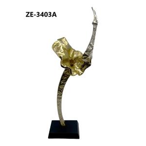 Sculpture en métal artisanale tendance représentant une faune sauvage, queue en fleurs, luxe, présentation de banquet, sculpture moderne polie - Product Image 5