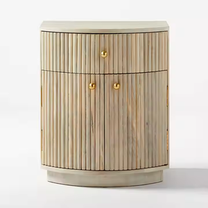 Table de chevet robuste en bois massif avec finition lisse idéale pour ranger les livres, les lampes et les essentiels dans n'importe quelle chambre contemporaine - Product Image 1