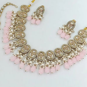 Conjunto de collar combinado Mala largo y chapado en oro tradicional indio y de moda con pendiente y Maagtika para mujer - Product Image 1