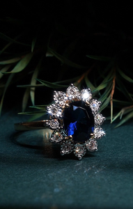 Aniva Jewels Bagues saphir bleu royal ovale en or 14k avec diamant de laboratoire halo 2.5ct pour fiançailles - Product Image 3