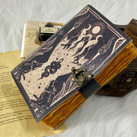Carnet de Sorcellerie Moderne Imprimé Fait Main en Cuir Véritable, Livre de Sortilèges et Accessoire des Ombres pour Aventuriers Spirituels, Thème Noël