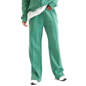 Ensemble de survêtements pour femmes de haute qualité à faible quantité minimale de commande à faible coût OEM survêtements personnalisés en gros pour les femmes fabriqués par Isha Industry - Product Image 3