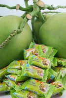 100% bonbons mous à la noix de coco naturelle/bonbons en forme de cube avec différentes saveurs comme la feuille de pandan, l'arachide, le durian