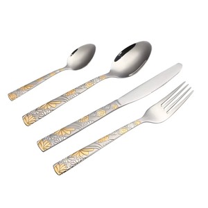 Cubiertos Elegantes de Plata con Detalles Minimalistas en Oro para Comedor Contemporáneo, Estilo Moderno para Cocina y Mesa, de la India - Product Image 5