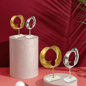 Luxe de haute qualité Design contemporain en aluminium Sculpture décorative Table Top Statue maison salon décor articles ensemble Original - Product Image 5