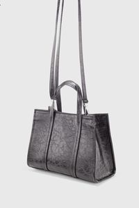 กระเป๋าถือดีไซน์เนอร์สุดหรูสำหรับผู้หญิง ทำจากโพลีเอสเตอร์ กันน้ำ มีซิปปิด กระเป๋าสะพายไหล่สำหรับกิจกรรมกลางแจ้ง - Product Image 3