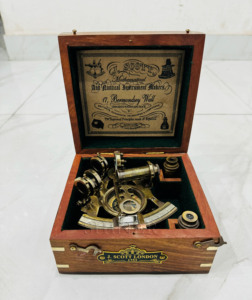 Sextant en laiton astronomique maritime de pirates nautiques avec ancre décorative boîte en bois de rangement en palissandre finition antique de 6 pouces - Product Image 3