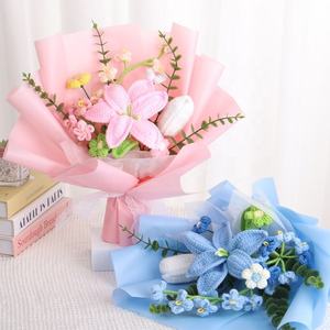 Bouquet de roses en crochet tricoté en gros, grandes fleurs colorées, cadeau pour la fête des mères ou un anniversaire - Product Image 2