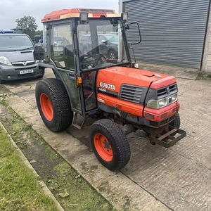 รถแทรกเตอร์คูโบต้า L3300 35 แรงม้า ขนาดกะทัดรัด ขับเคลื่อน 4 ล้อ พร้อม PTO ด้านหลังมาตรฐานอังกฤษ ใหม่ สำหรับใช้งานในฟาร์ม - Product Image 1