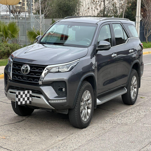 Toyottaa Fortuner SUV รถมือสองขับด้านซ้ายและขวาแบบสดและสะอาด - Product Image 2