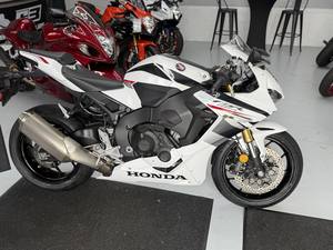 Las Mejores Motocicletas Nuevas CBR1000RR (ABS) 2025 en Stock - Product Image 3