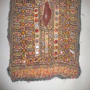 Blouse ethnique vintage islamique en coton Baloch pour femme, à manches courtes, avec broderie tribale et appliques miroir, style mode actuel - Product Image 3