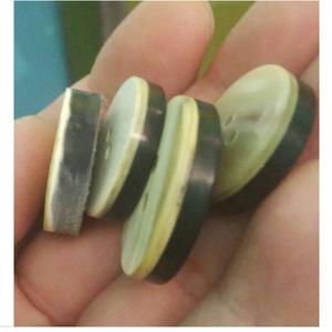 Boutons en corne de buffle à deux trous de haute qualité Vêtements économiques Nature polie avec un design de manteau de peau naturelle - Product Image 2