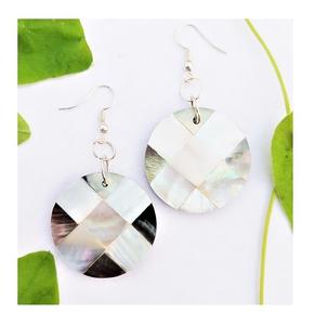 Pendientes de gota de concha de perla madre colorida a la moda para mujer diseño de corazón cristiano tamaño personalizable regalos de cumpleaños CALIDAD DE LA India - Product Image 2