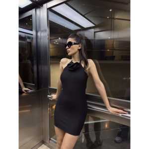 Mini-robe Ottoman Rose à détails, col halter, taille naturelle, tissu respirant - Product Image 1