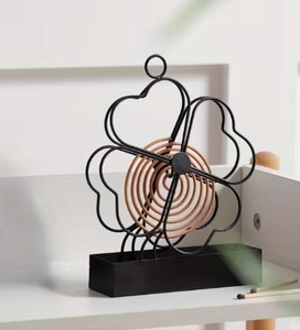 Porte-bobine design fleur noire unique support décoratif fait à la main organisateur durable pour la maison cuisine restaurant et décor d'événement - Product Image 1