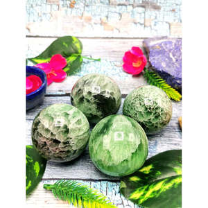 Green fluorite stone <b>spheres</b> - Energy/Reiki/<b>Crystal</b> - 2 inches (5 cms) diameter and 190 gms (0.42 lb) - ONE PIECE ONLY - Product Image 1