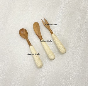 Ensemble de couteaux à fromage élégant de 4 pièces avec manche en bois naturel et résine, écologique, lavable au lave-vaisselle, design moderne personnalisé - Product Image 5