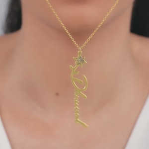 Pendentif personnalisé nom de fleur d'or avec chaîne à maillons diamant et perle géométrique et tendance pour les occasions de fête - Product Image 3