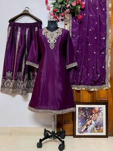 Heavy Designer Collection Chinon Bordado de secuencia de seda con top de trabajo de encaje y Palazzo con Dupatta bordado de secuencia - Product Image 4