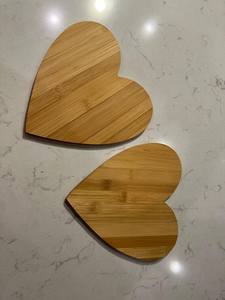 Planche à découper et plateau de service en bois - Durable, lavable au lave-vaisselle - Product Image 2