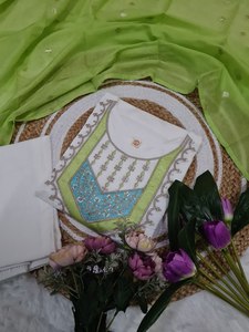 Ensemble de costume Chanderi en viscose de style Bollywood festif avec broderie de paillettes et Dupatta lourd 5 tailles pour les fêtes d'hiver - Product Image 5