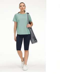 Chemises de sport à manches courtes pour femmes, t-shirts de yoga respirants avec fentes latérales, hauts de sport athlétiques - Product Image 1