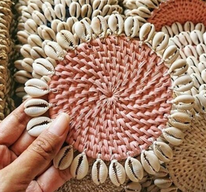 Must-Have Handicraft 100% Napperon en rotin écologique avec coquille Couleur naturelle Décoration de table Fait à la main en gros au Vietnam - Product Image 3