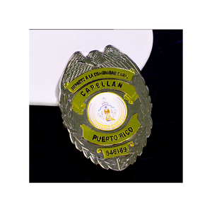 Fabrication de badges de sécurité en métal à deux plaquages couleur or et argent, surface plate ou incurvée, avec gravure, logo personnalisé sur mesure. - Product Image 6