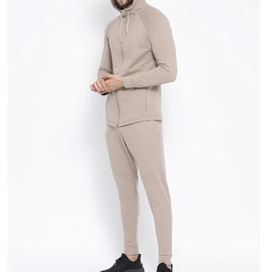 Survêtements de sport pour hommes de bonne qualité, services OEM, col rond, logo personnalisé, style jogging, survêtements de sport pour hommes - Product Image 2